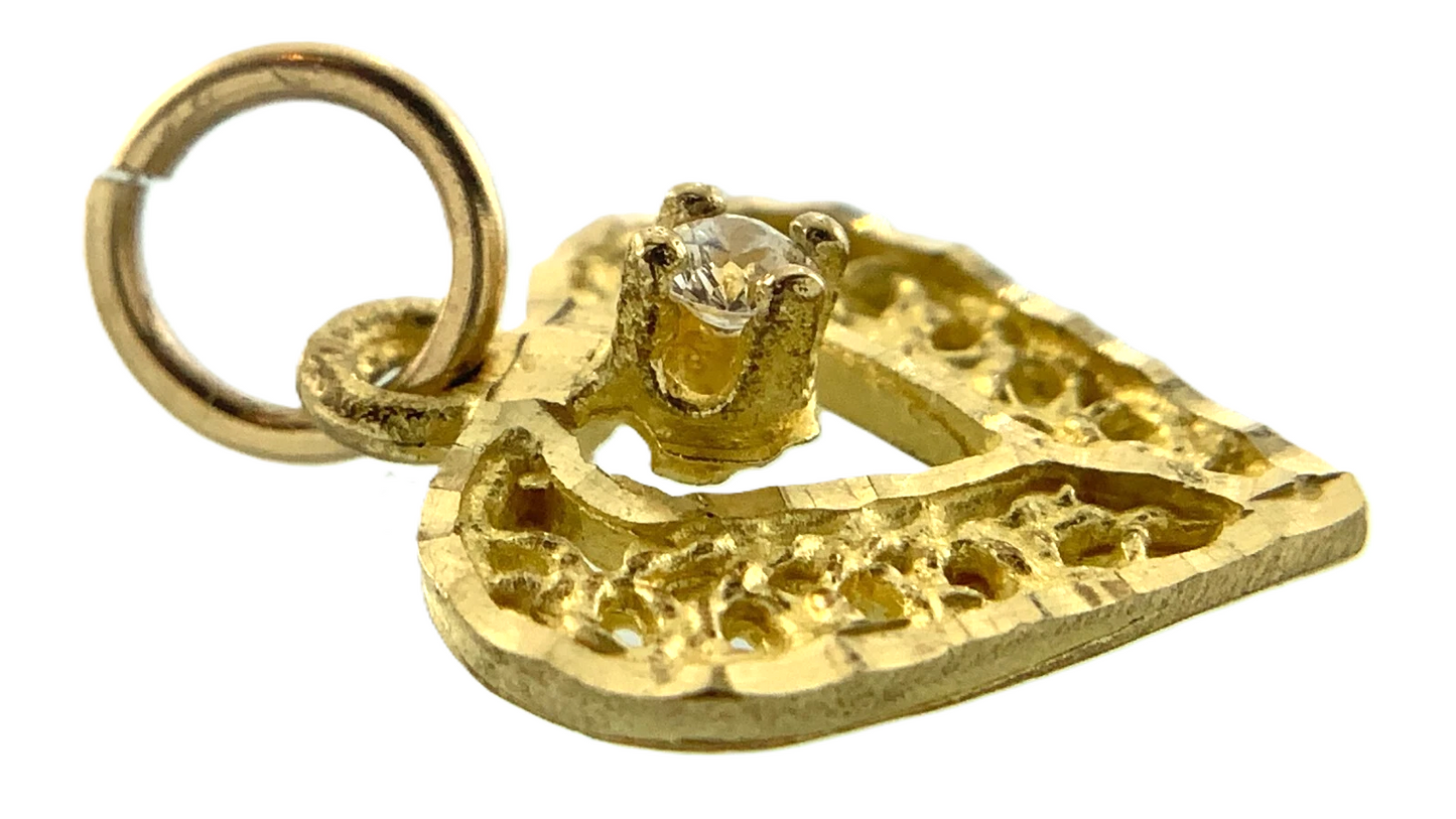 10K Yellow Gold Heart Pendant Lovely Filigree Charm Love Symbol AU016