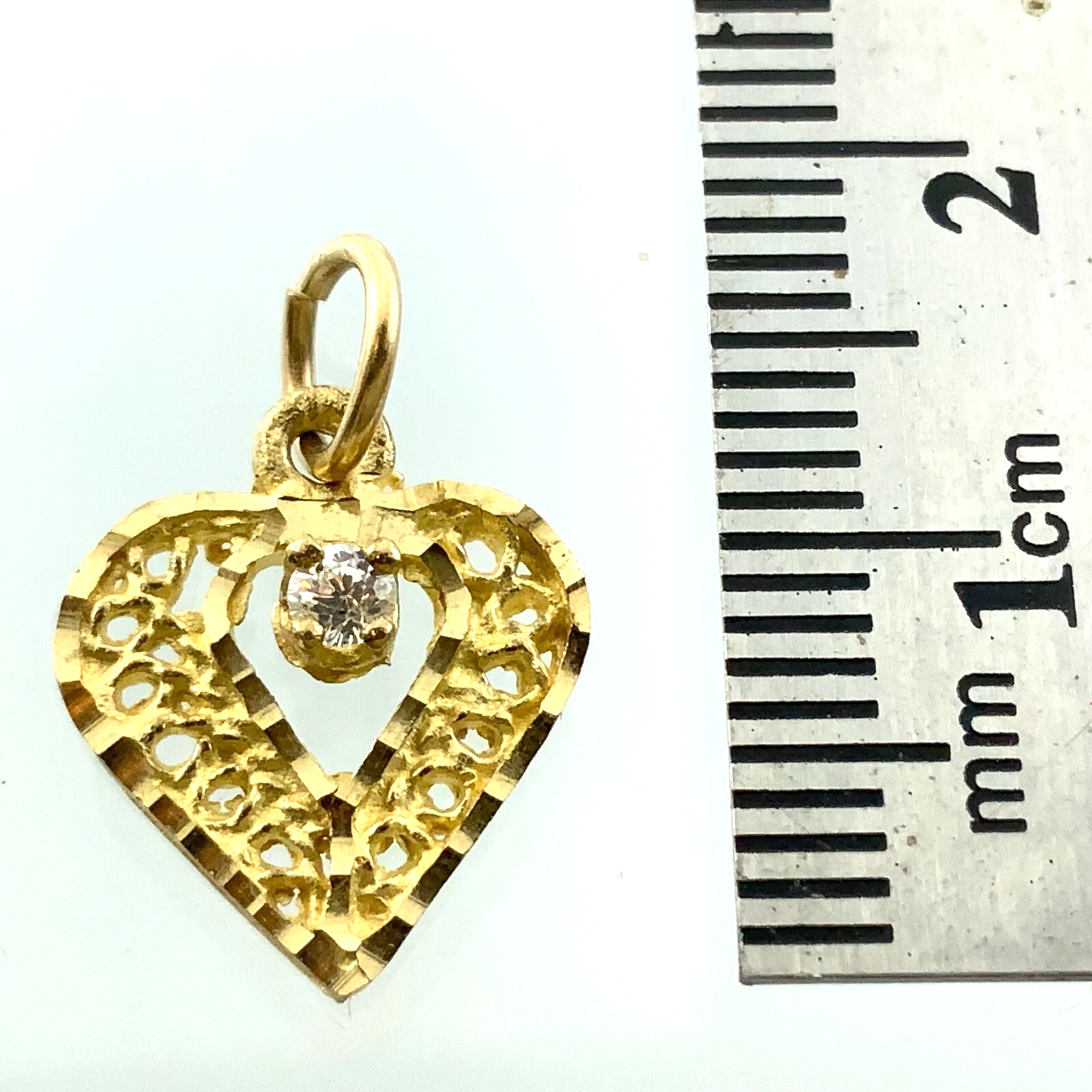 10K Yellow Gold Heart Pendant Lovely Filigree Charm Love Symbol AU016