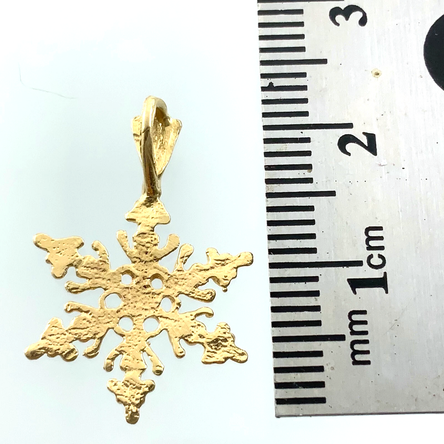14K Yellow Gold Snowflake Pendant Beautiful Snow Frozen Charm AU068