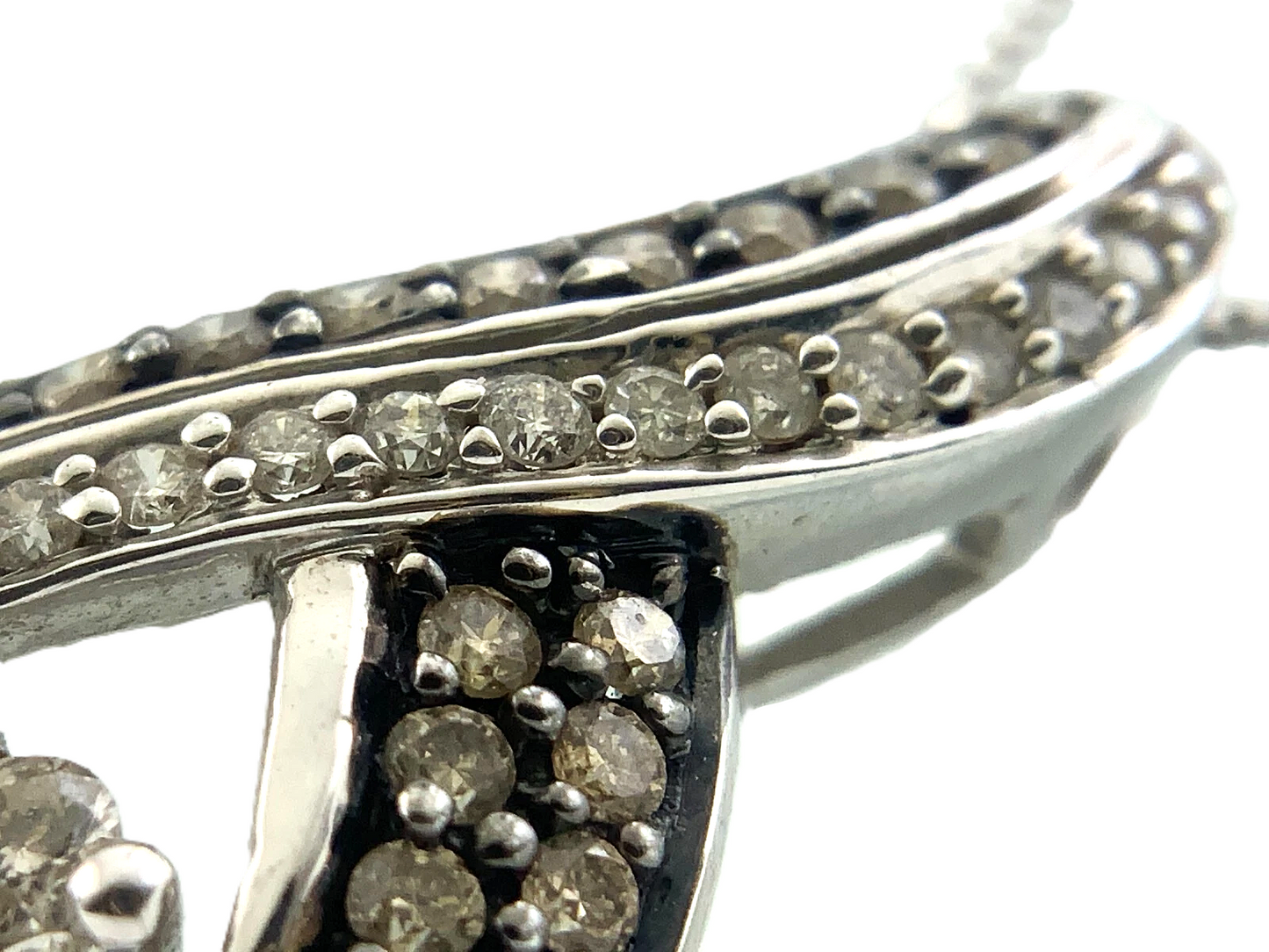 Beautiful 10K White Gold Diamond Pendant Twist Loop Box Chain Necklace AU107