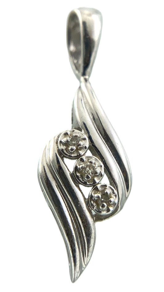 Allura 10K White Gold Pendant Elegant Charm AU112