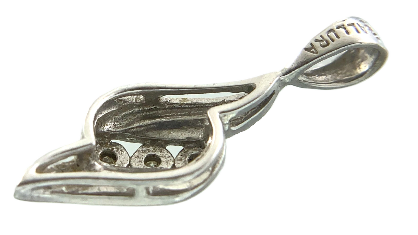 Allura 10K White Gold Pendant Elegant Charm AU112