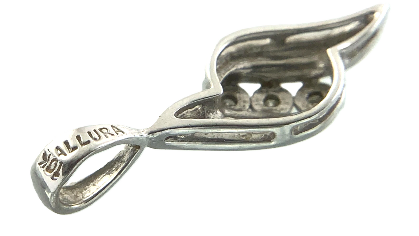 Allura 10K White Gold Pendant Elegant Charm AU112