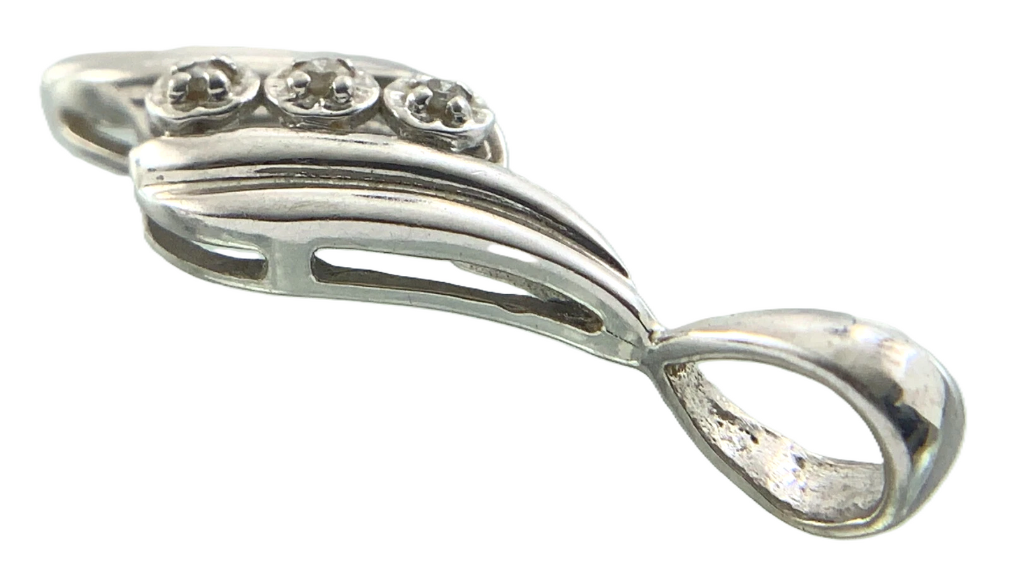 Allura 10K White Gold Pendant Elegant Charm AU112