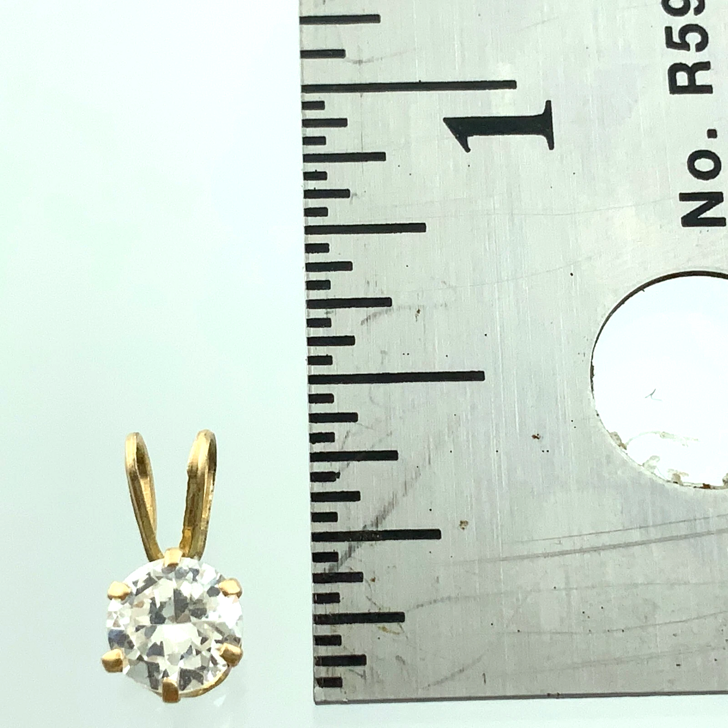 10K Yellow Gold Solitaire Necklace Pendant Rabbit Ear AU119