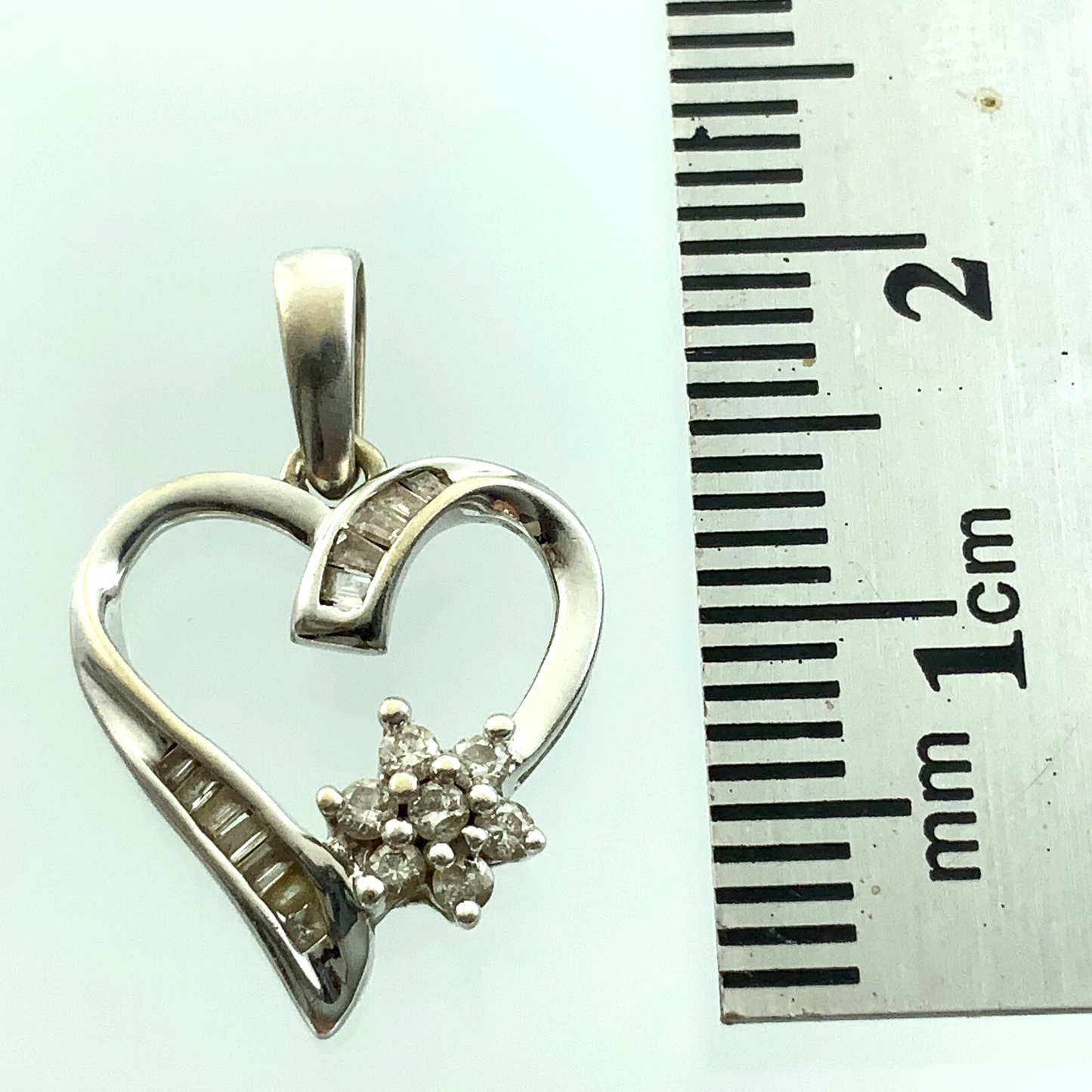 14K White Gold Diamond Snowflake Heart Pendant Charm AU135