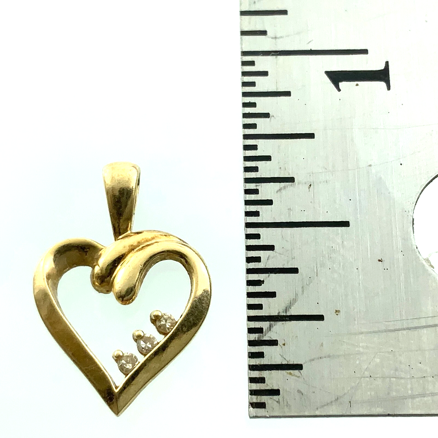 Beautiful 10K Yellow Gold Heart Diamond Pendant Charm AU138