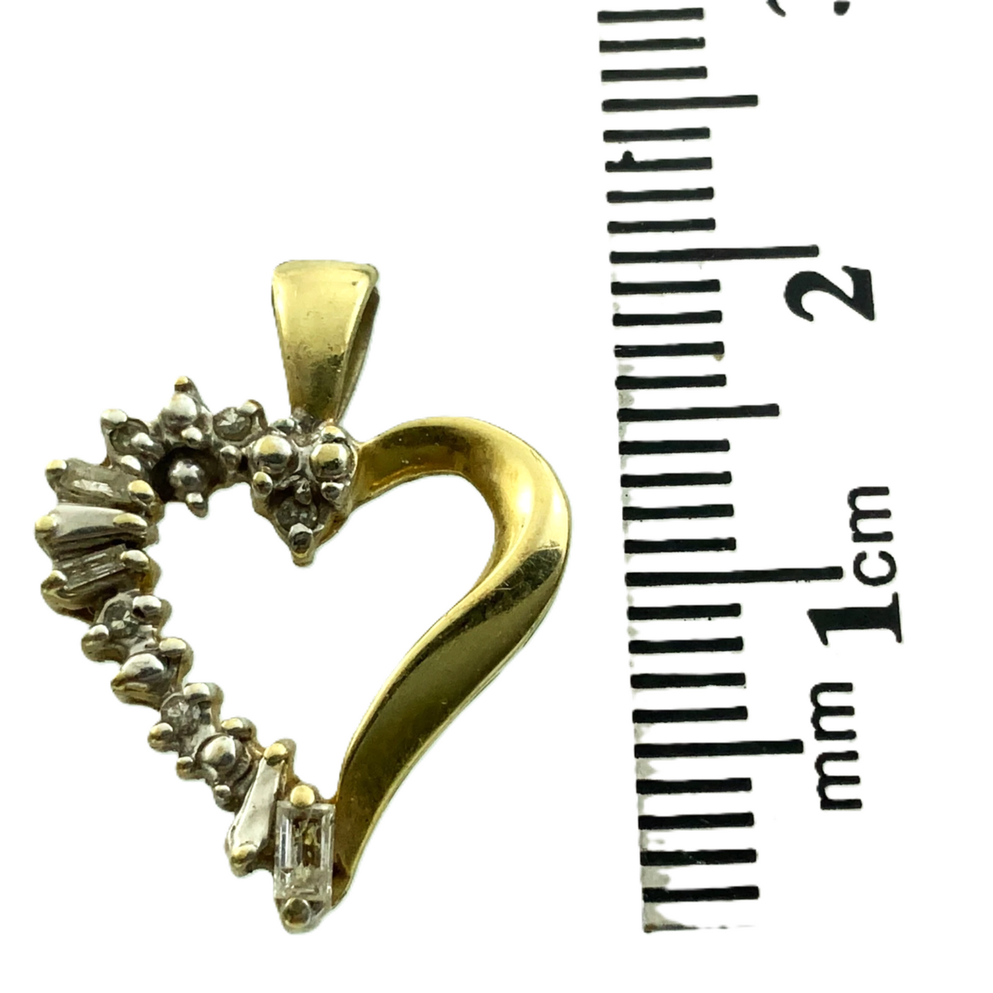 Beautiful 10K Yellow Gold Heart Diamond Pendant Charm AU139
