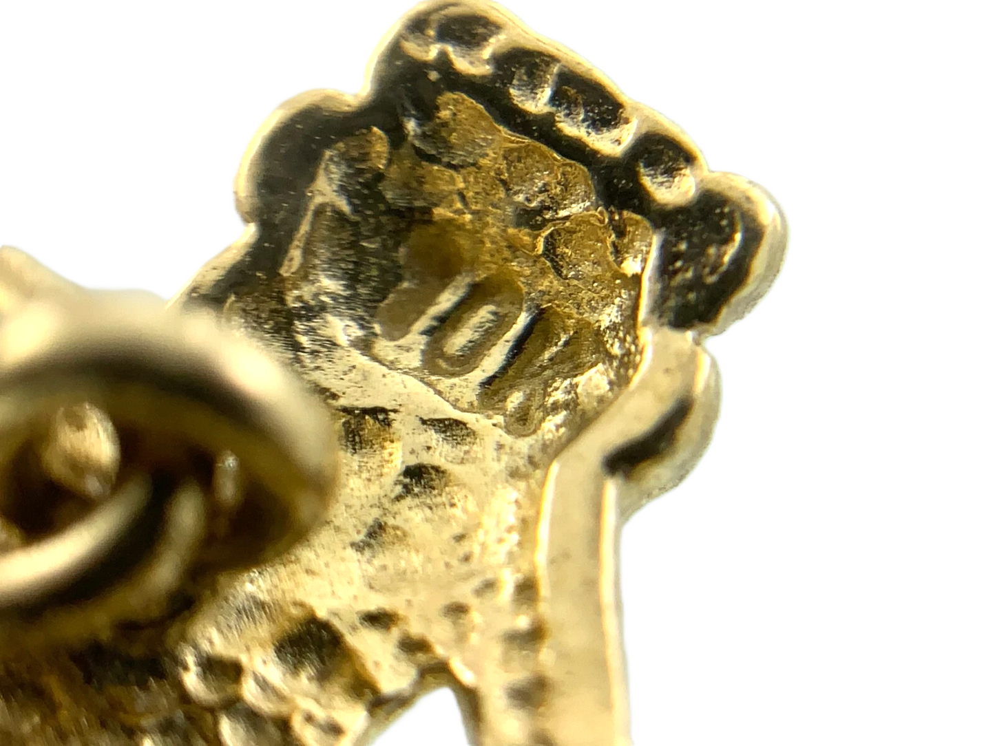 10K Yellow Gold Classic Claddagh Pendant Hands Holding Heart AU158