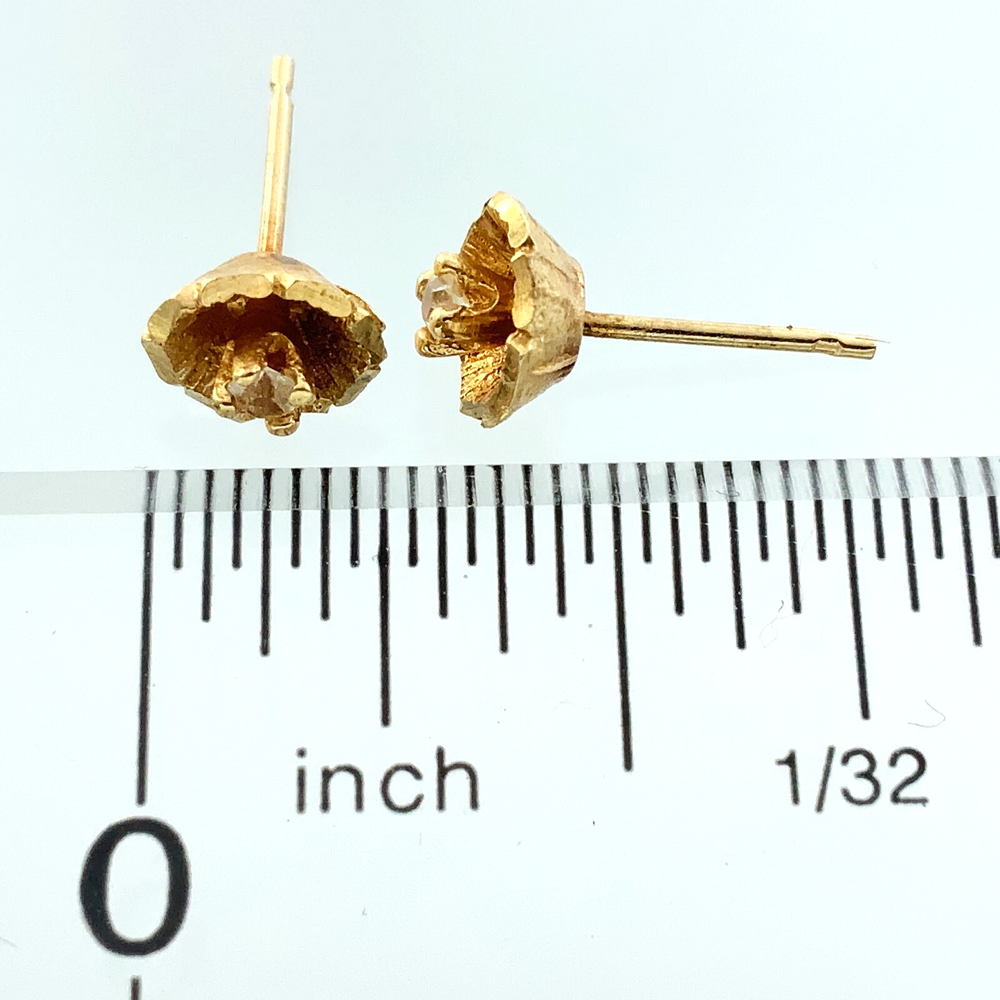 10K Yellow Gold Flower Pedal Stud Earrings AU217