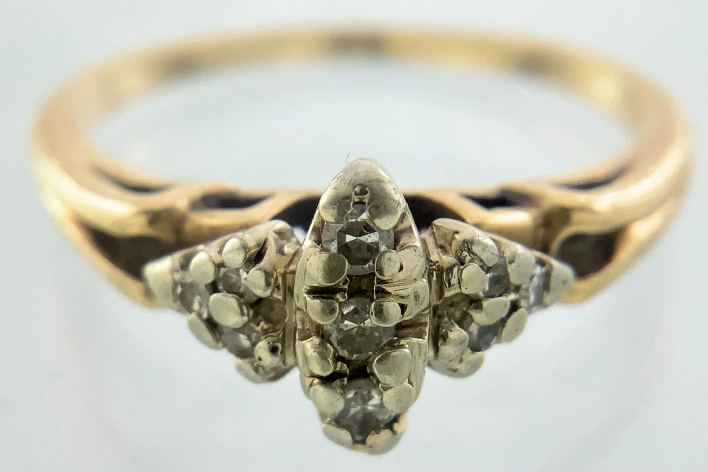 14K Yellow Gold Diamond Ring Size 7.5 AU241