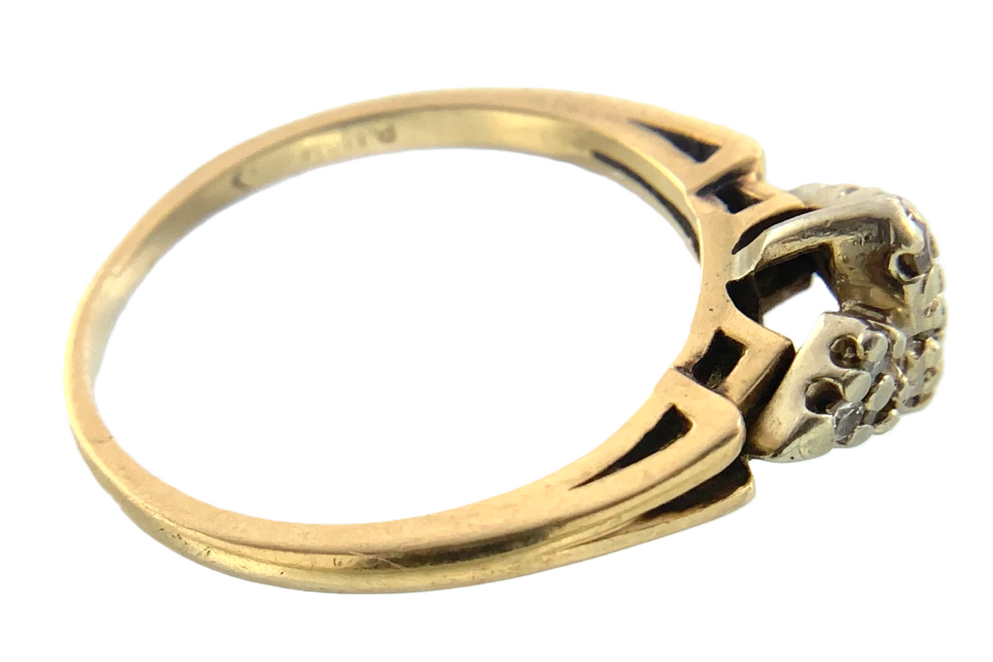 14K Yellow Gold Diamond Ring Size 7.5 AU241