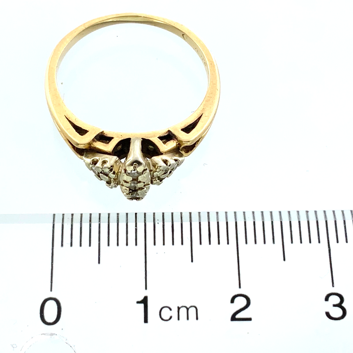 14K Yellow Gold Diamond Ring Size 7.5 AU241