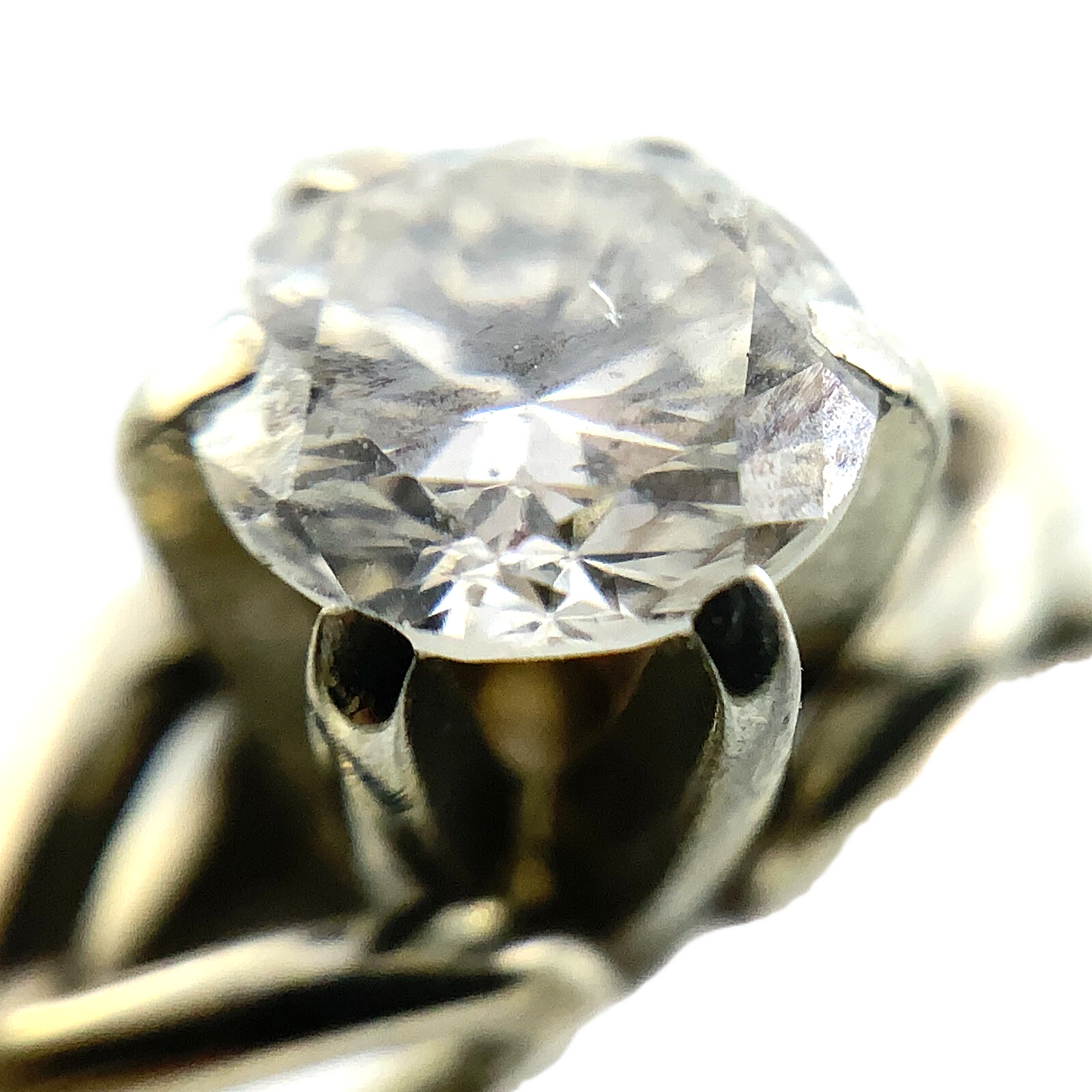 18K White Gold Diamond Wedding Ring Flower Pedal Bezel Size: 5.75 AU242