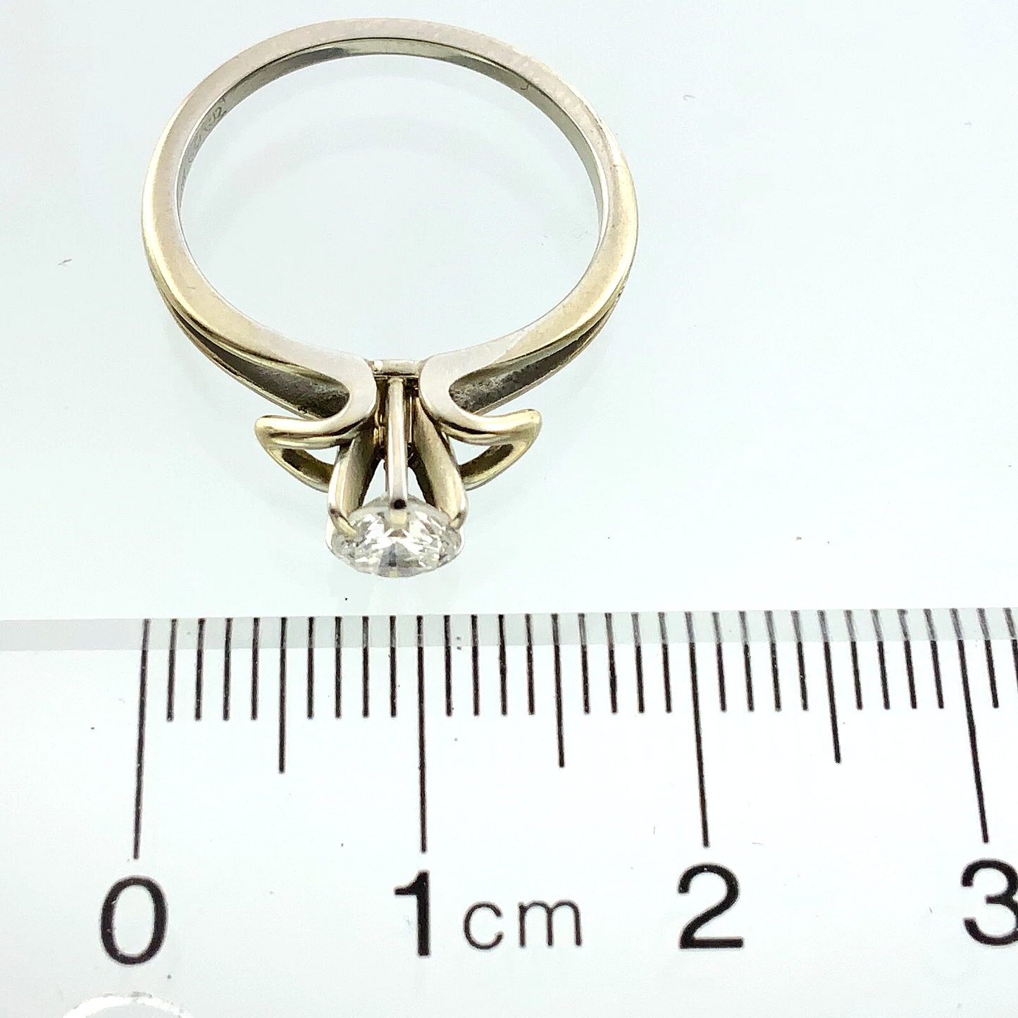 18K White Gold Diamond Wedding Ring Flower Pedal Bezel Size: 5.75 AU242