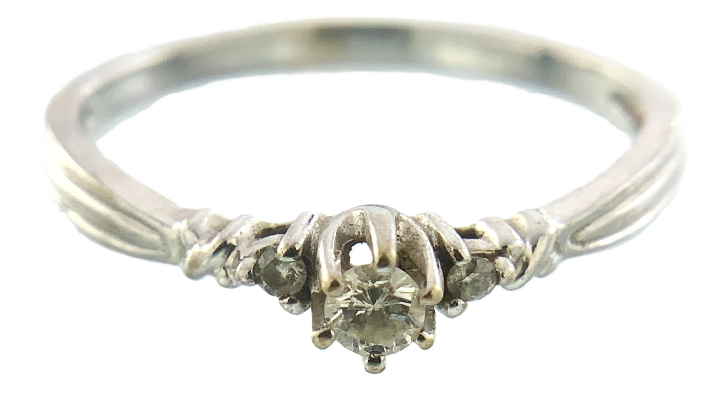 10K White Gold Diamond Engagement Ring Size: 7.25 AU243