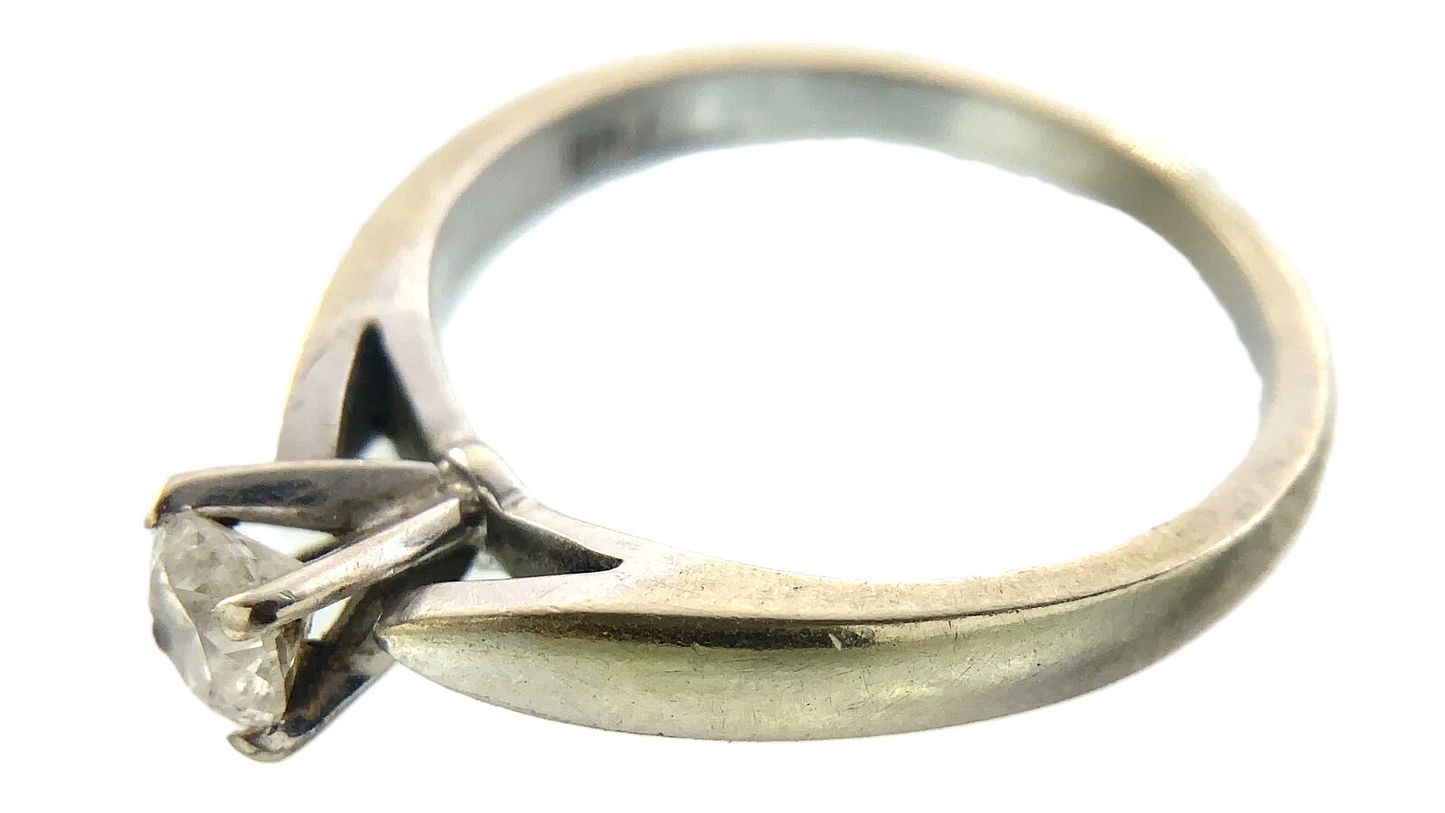 14K White Gold Diamond Engagement Ring Size: 6.75 AU244