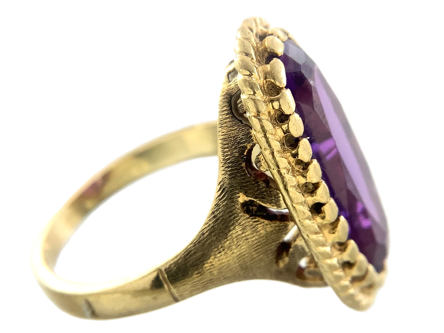 10K Yellow Gold Beautiful Purple Amethyst Cocktail Ring Size: 6.75 AU246