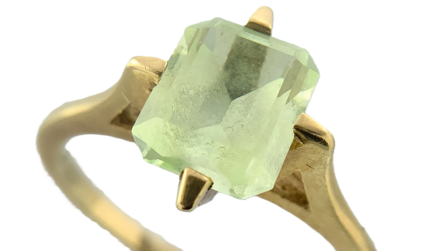 14K Yellow Gold Green Amethyst Ring Size: 6.5 AU248