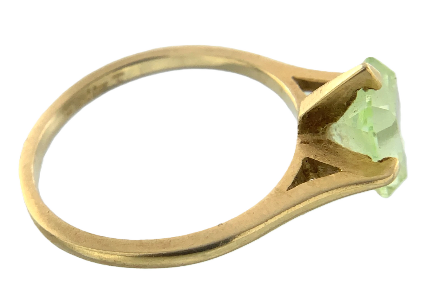 14K Yellow Gold Green Amethyst Ring Size: 6.5 AU248