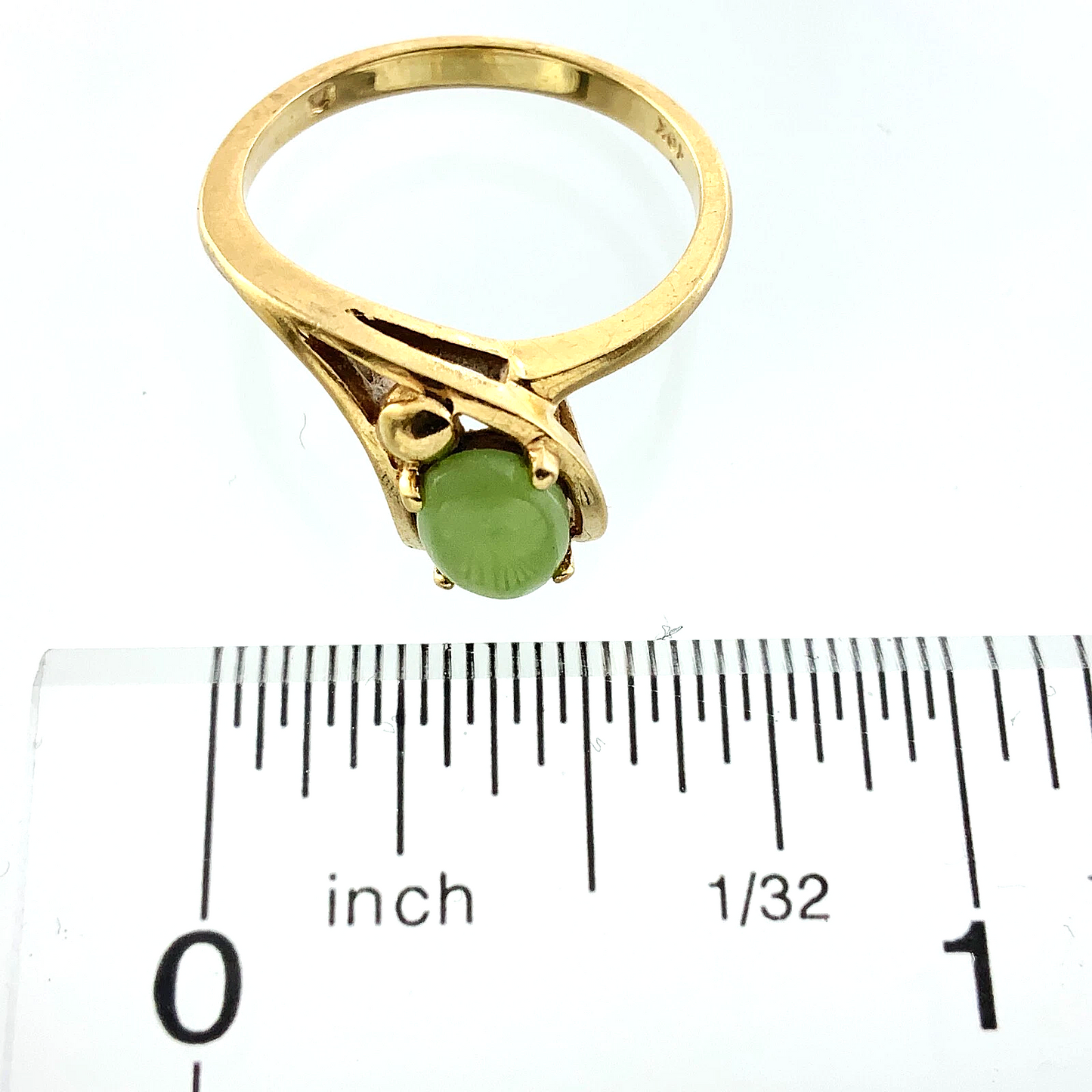 10K Yellow Gold Green Jade Ring Size: 6 AU249