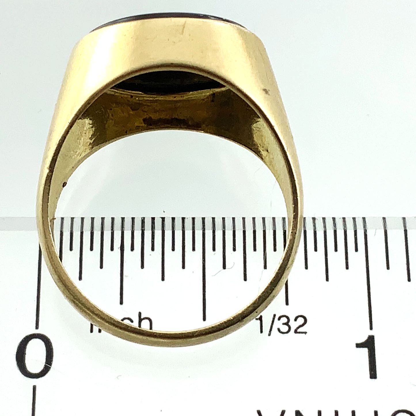 10K Yellow Gold Black Onyx Signet Ring Size: 7.5 AU250