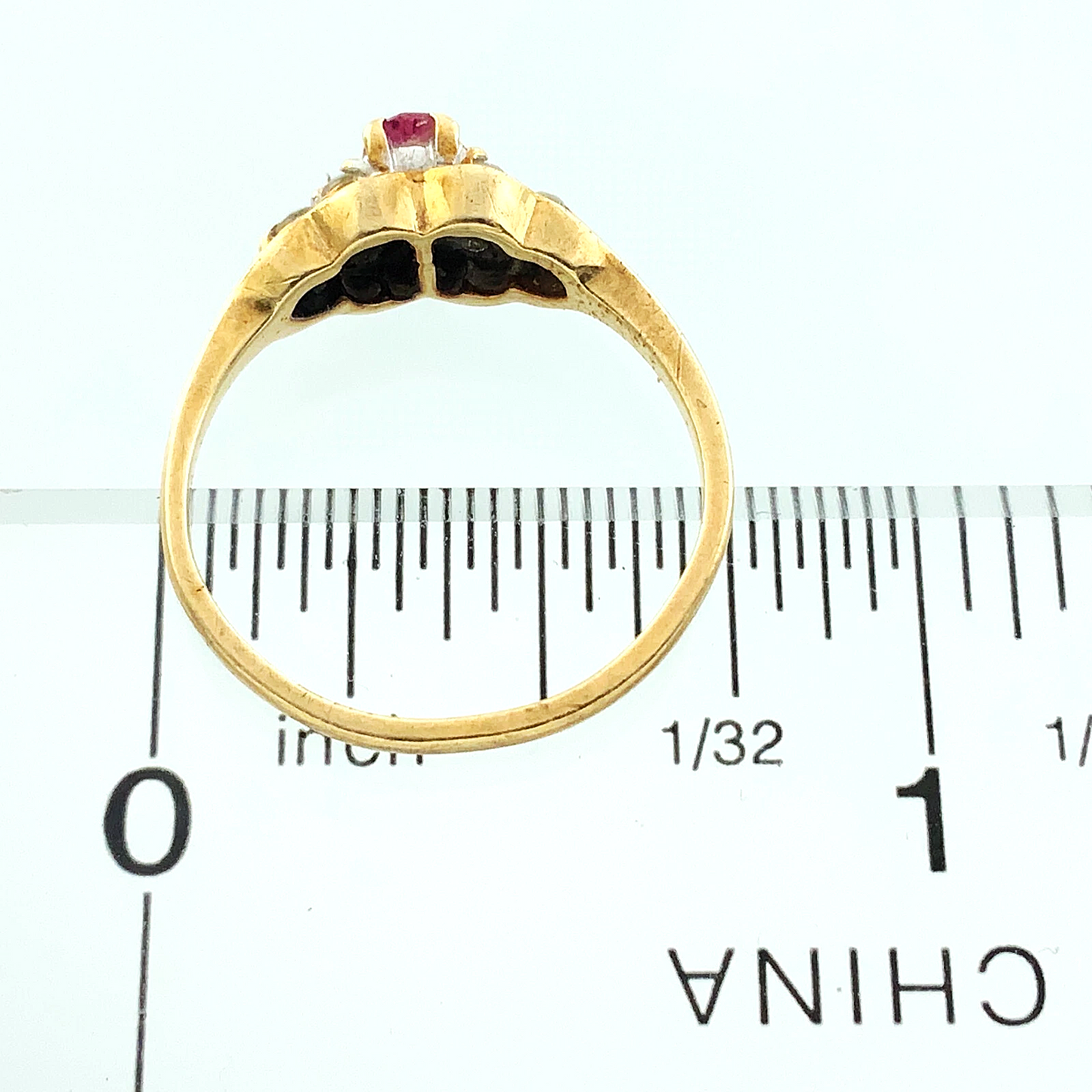 10K Yellow Gold Ruby and Diamond Ring Size 5.5 AU254