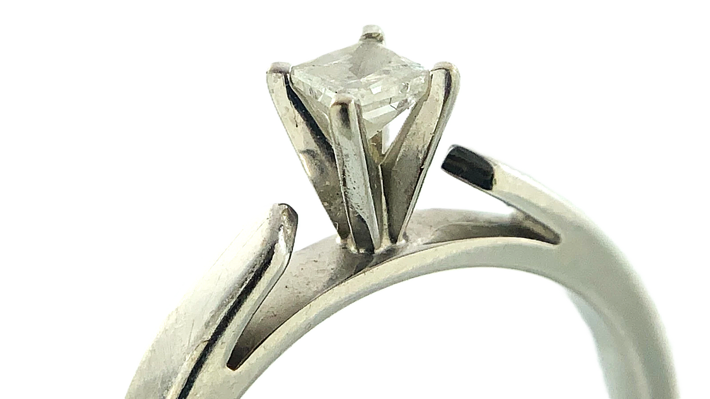 14K White Gold Diamond Engagement Ring Size 7 AU257