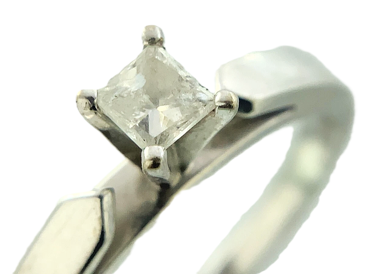 14K White Gold Diamond Engagement Ring Size 7 AU257