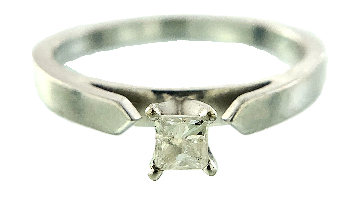 14K White Gold Diamond Engagement Ring Size 7 AU257