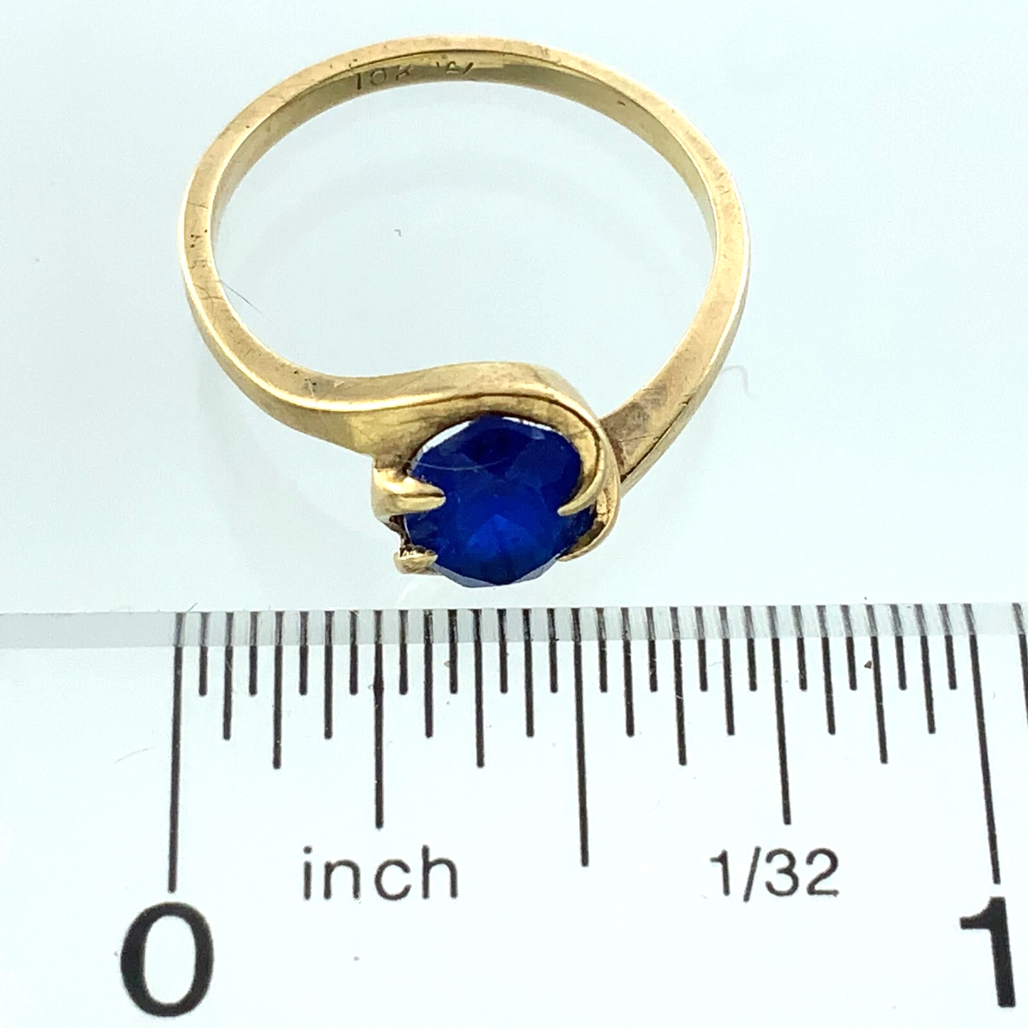 10K Yellow Gold Blue Oval Stone Solitaire Ring Size 6 AU293