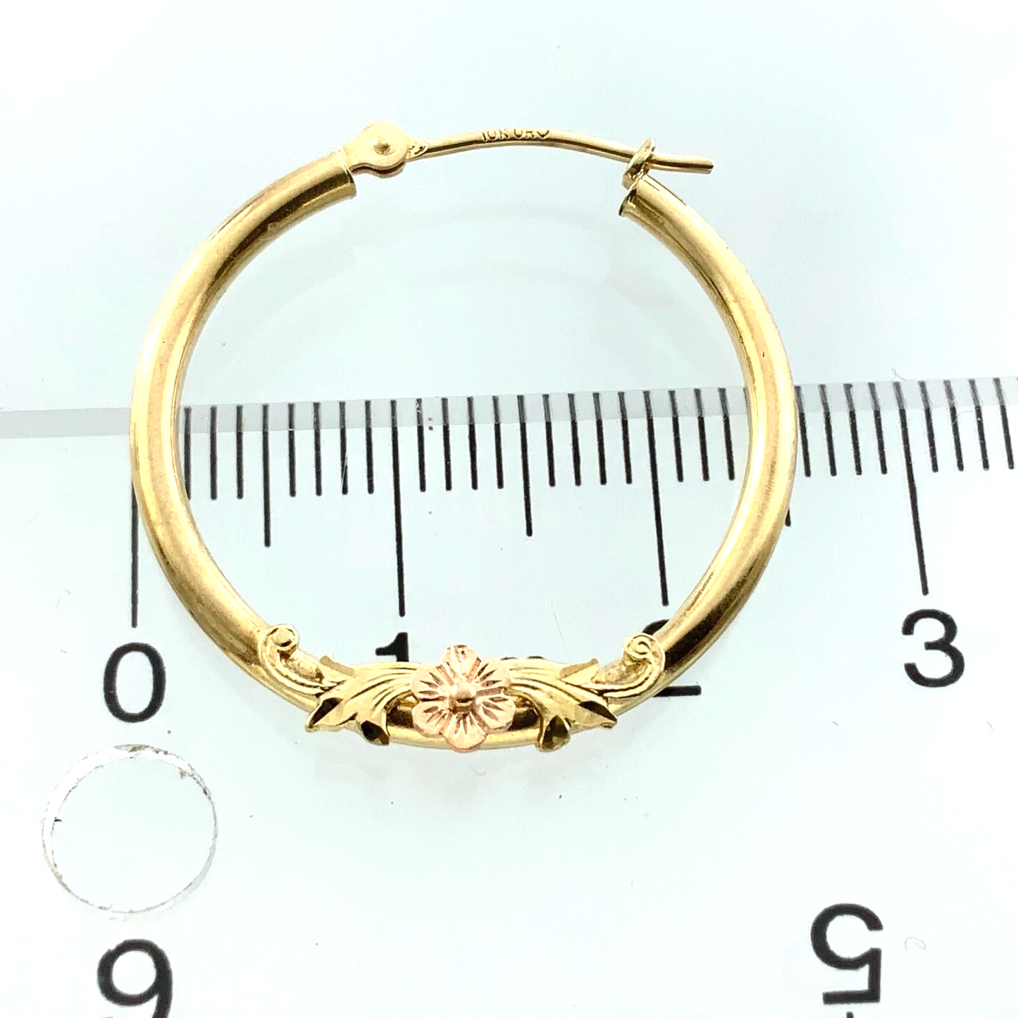 10K Yellow Gold Hoop Earrings With Elegant Floral Decor AU300