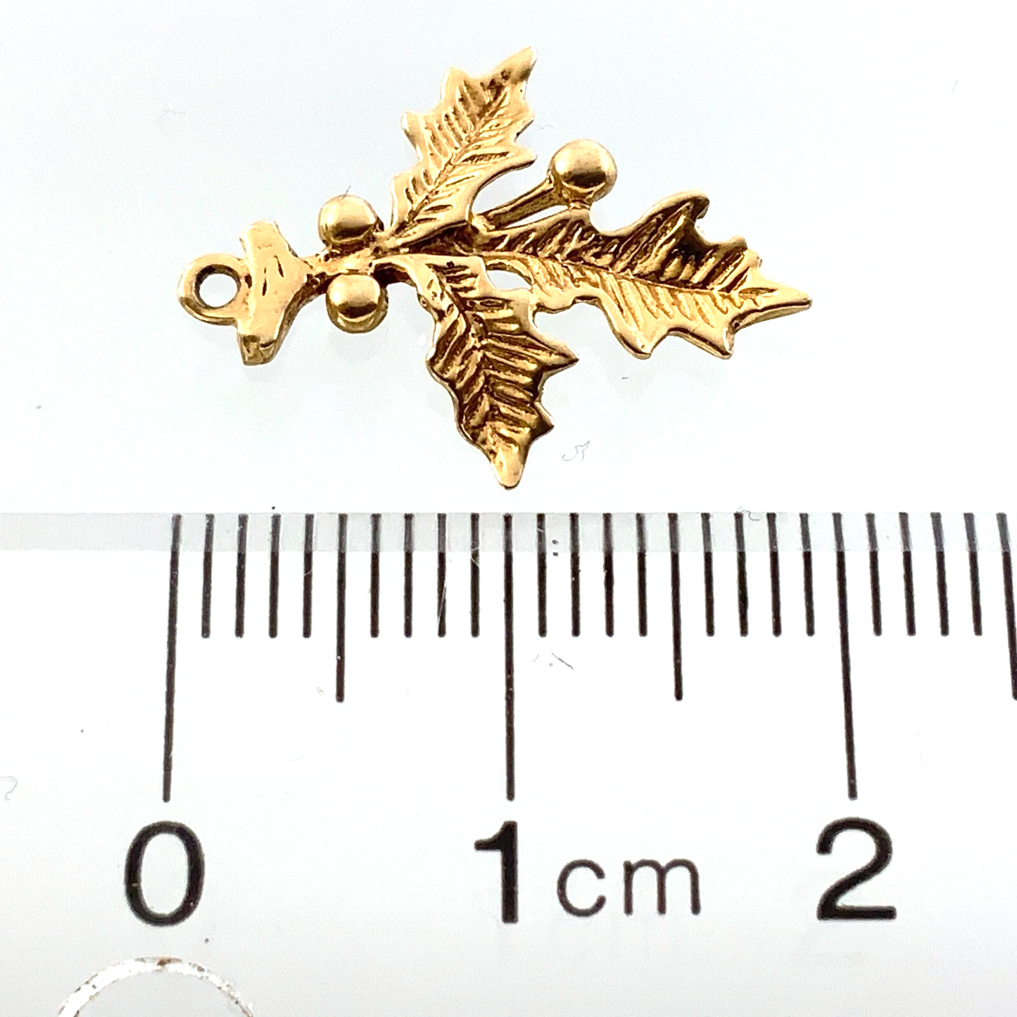 14K Yellow Gold Mistletoe Charm Christmas Pendant 0.8 grams AU309