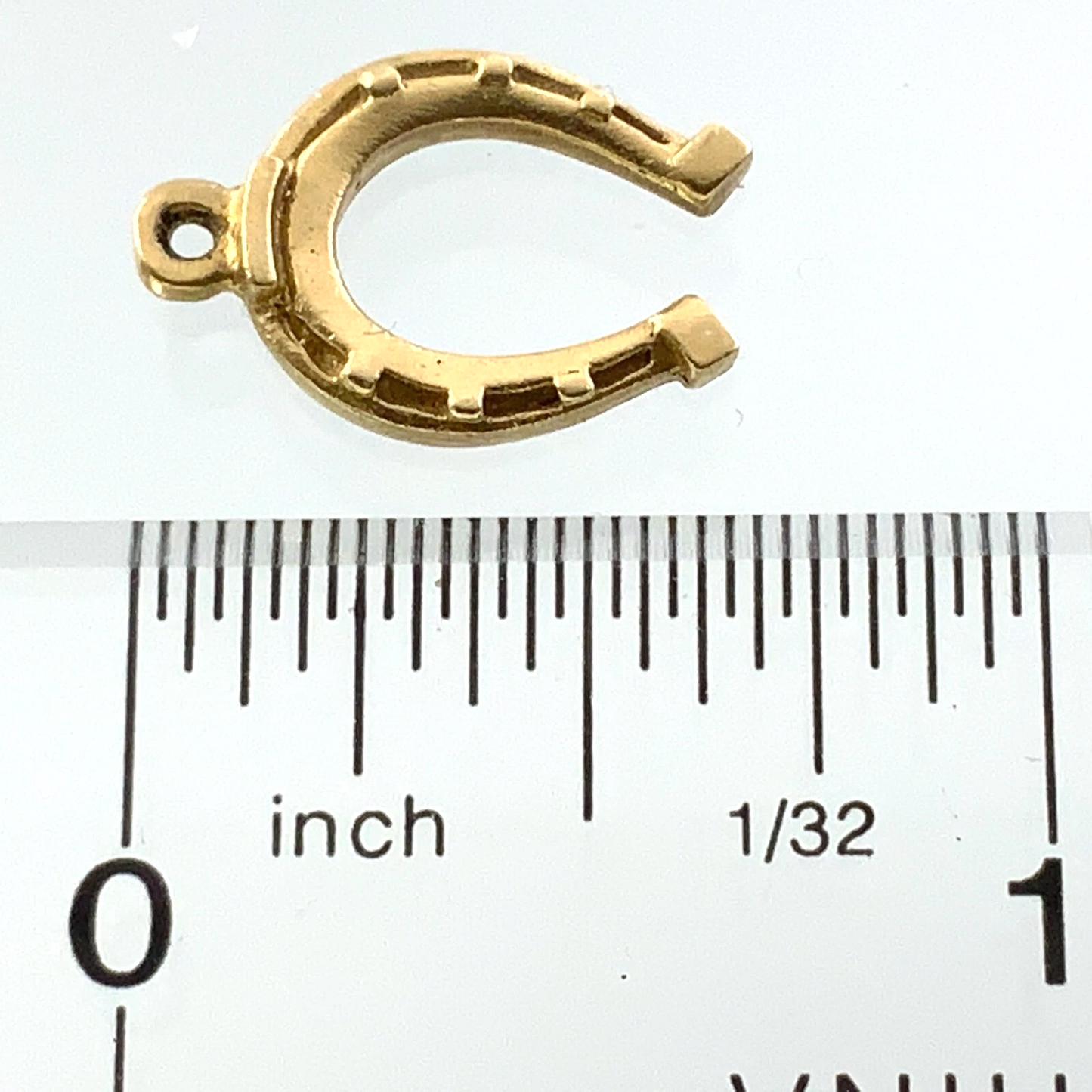 10K Yellow Gold Horseshoe Charm Lucky Pendant 1.7 grams AU312