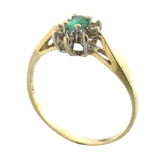 10K Yellow Gold Oval Emerald and Diamond Cluster Halo .08 Total Carats Size 5.5 Ring AU423