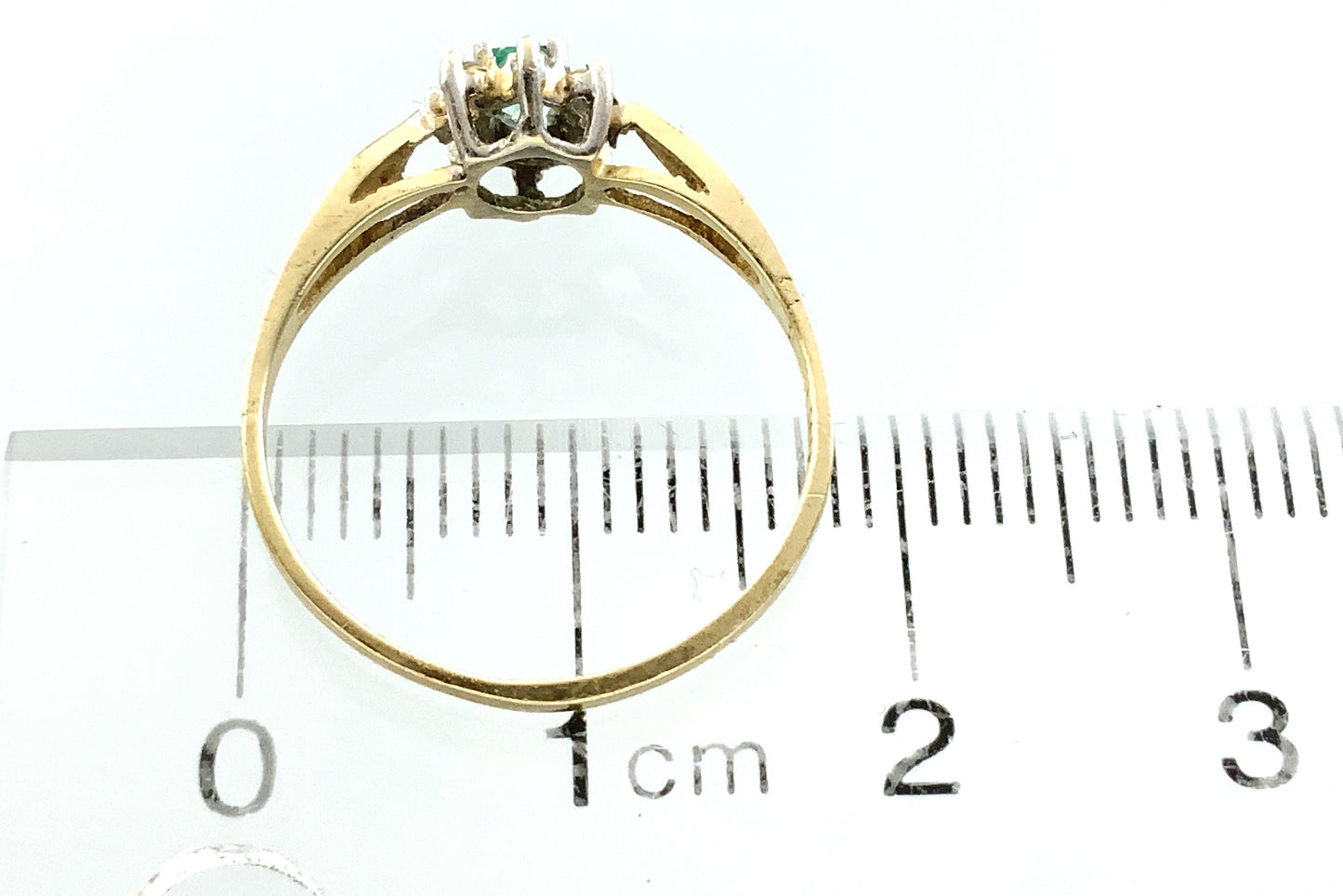 10K Yellow Gold Oval Emerald and Diamond Cluster Halo .08 Total Carats Size 5.5 Ring AU423