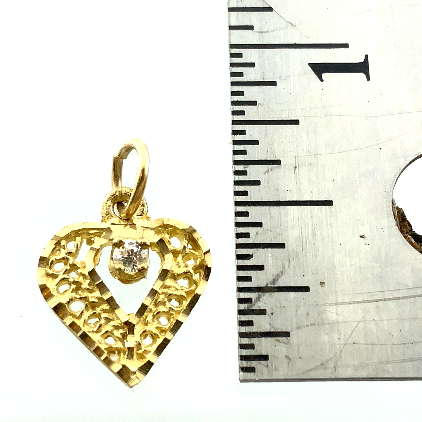 10K Yellow Gold Heart Pendant Lovely Filigree Charm Love Symbol AU016