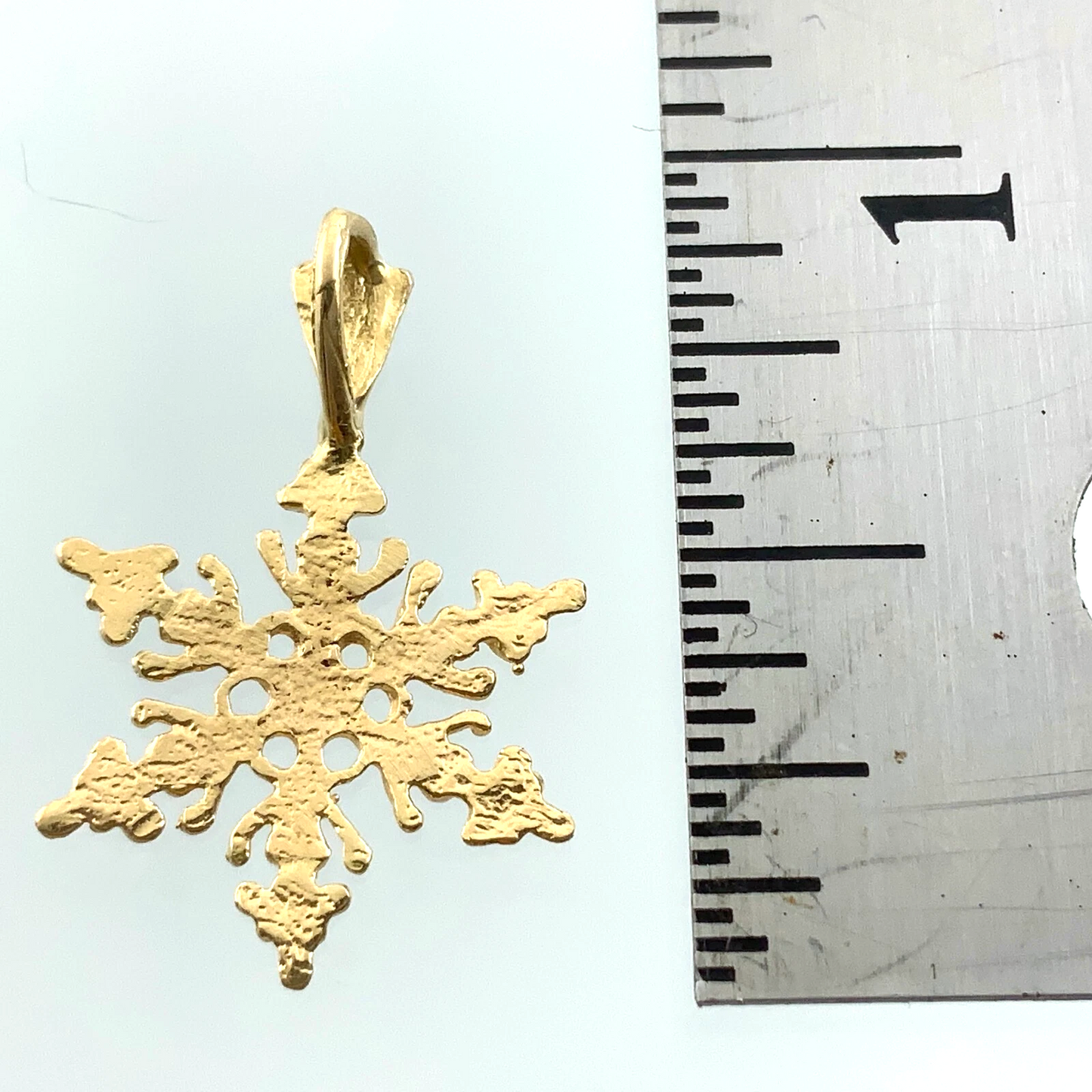 14K Yellow Gold Snowflake Pendant Beautiful Snow Frozen Charm AU068