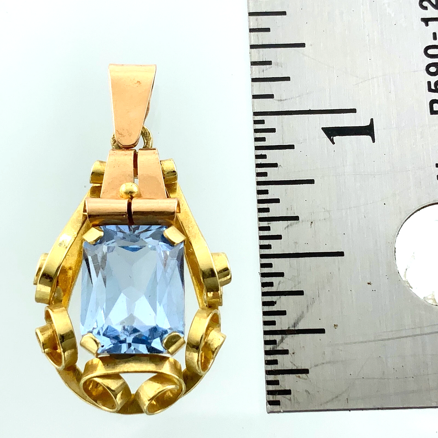 Beautiful Vintage Art Deco Pendant 14K Yellow Gold December Birthstone AU078