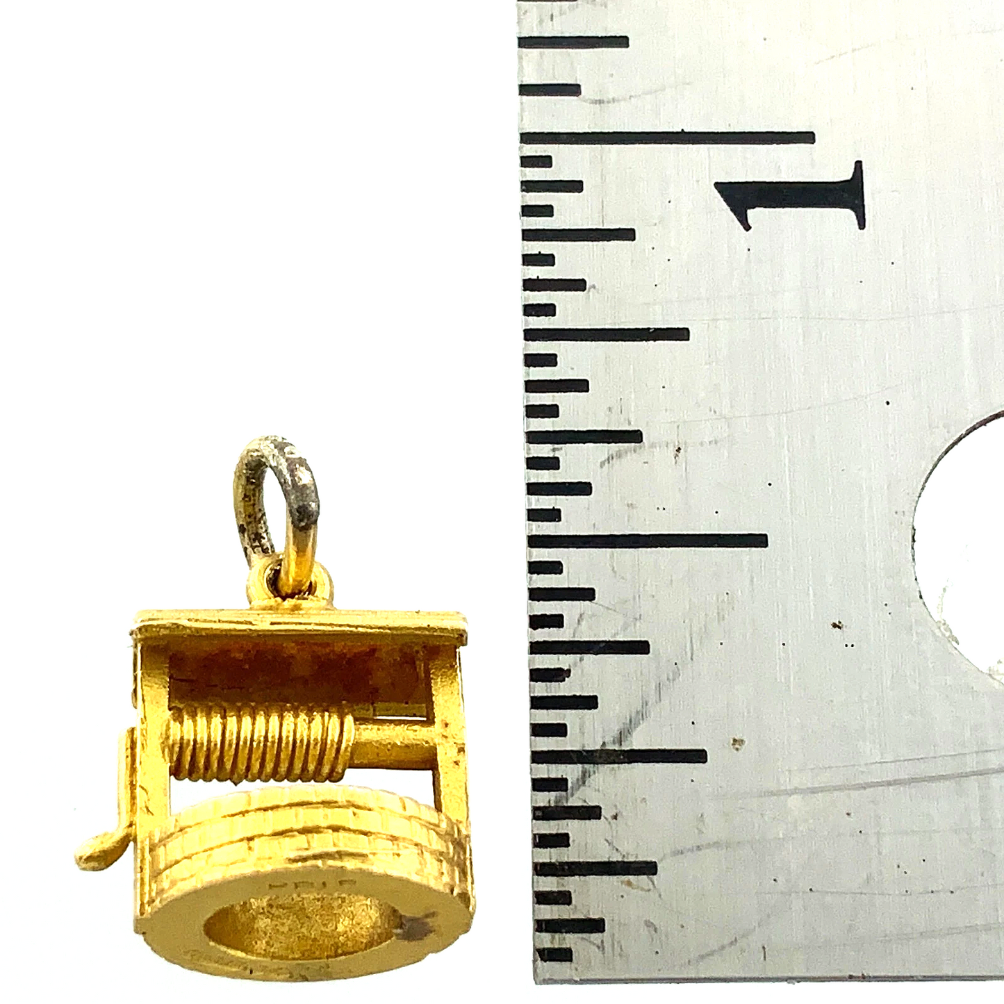 9K Yellow Gold Wishing Well Pendant Charm Tested AU092