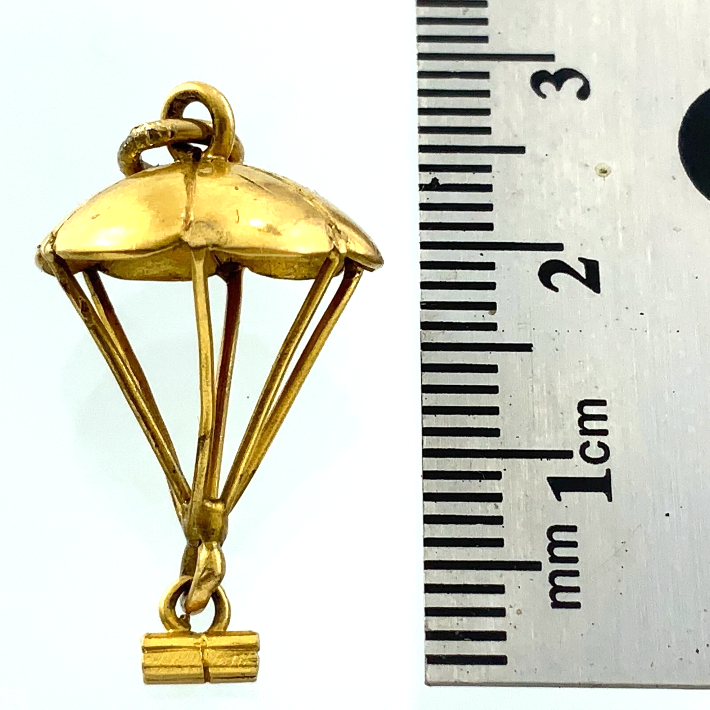 9K Yellow Gold Parachute Pendant Beautiful Package Drop Charm Tested AU096