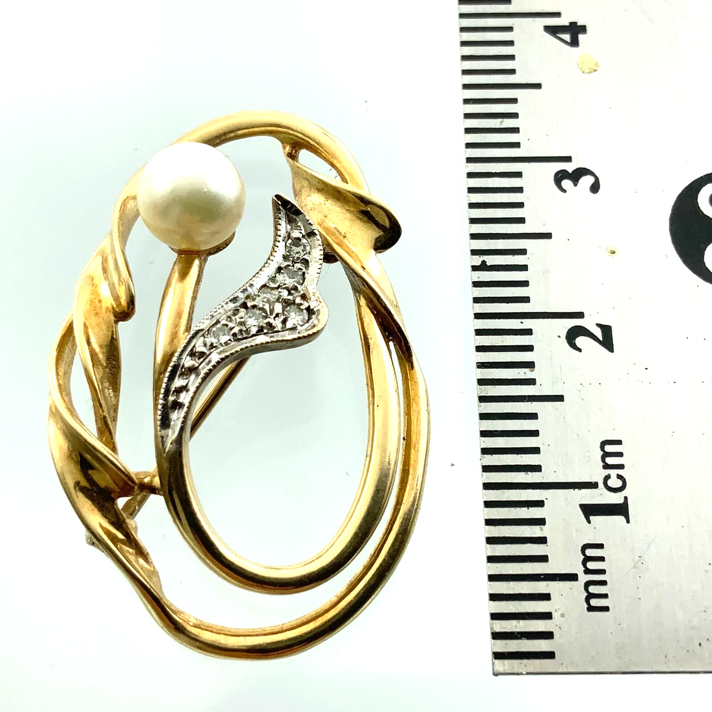 Vintage Diamond and Pearl Brooch 10K Yellow Gold Tested Elegant Brooch AU102
