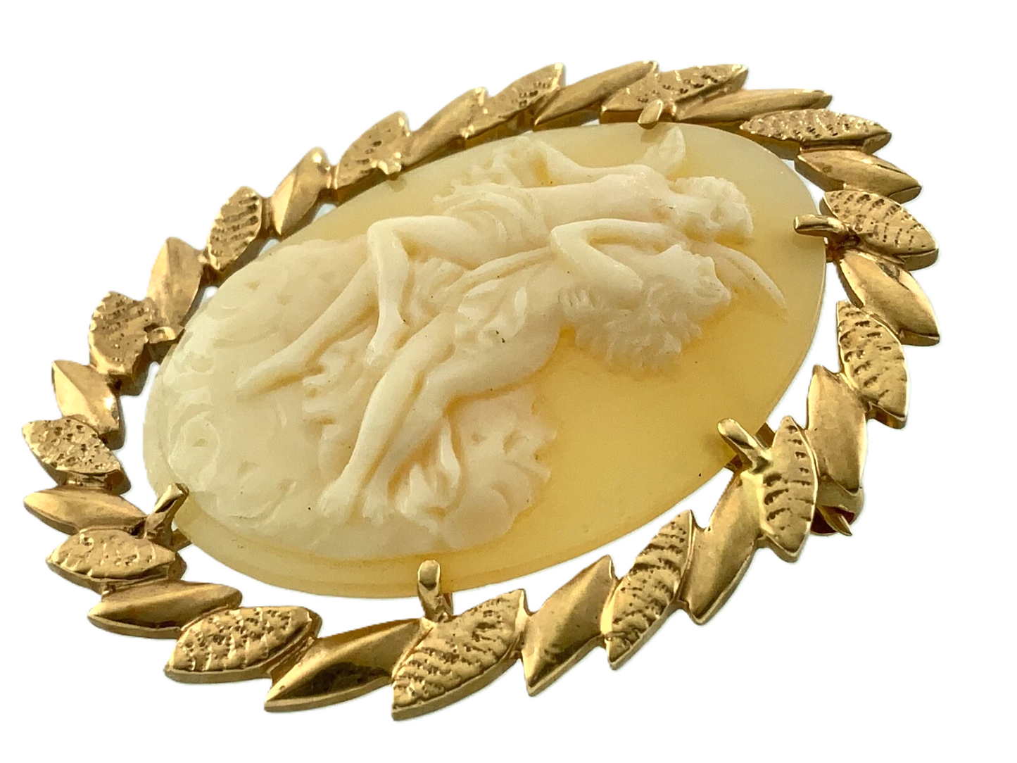 Antique Cameo Brooch 10K Yellow Gold Leaf Border Beautiful Angels AU103