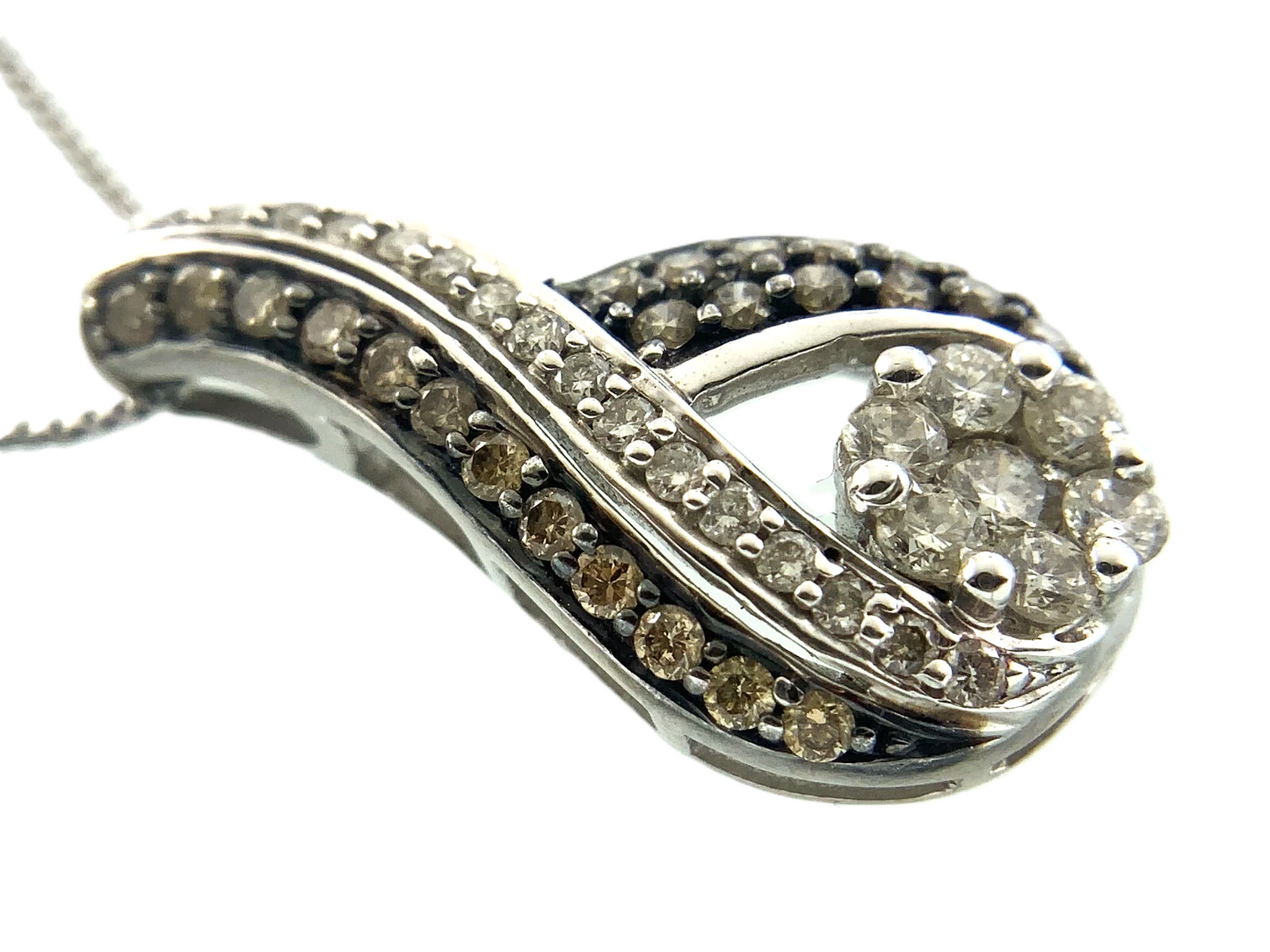 Beautiful 10K White Gold Diamond Pendant Twist Loop Box Chain Necklace AU107