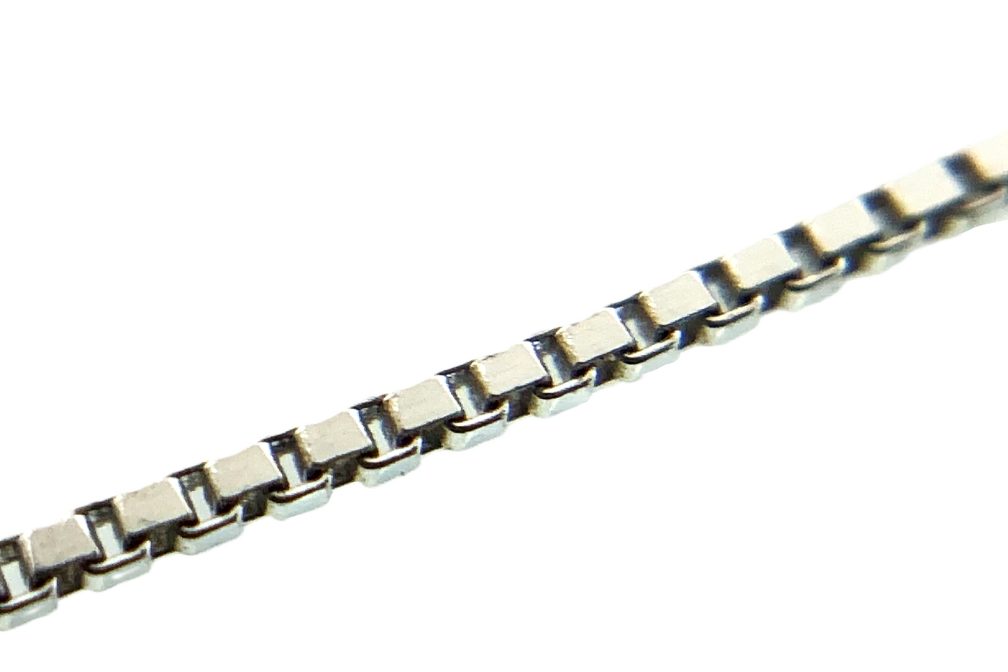 Beautiful 10K White Gold Diamond Pendant Twist Loop Box Chain Necklace AU107