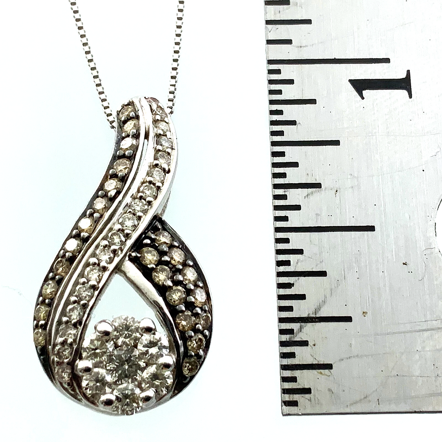 Beautiful 10K White Gold Diamond Pendant Twist Loop Box Chain Necklace AU107