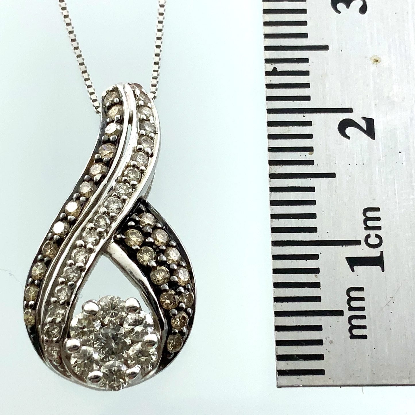Beautiful 10K White Gold Diamond Pendant Twist Loop Box Chain Necklace AU107