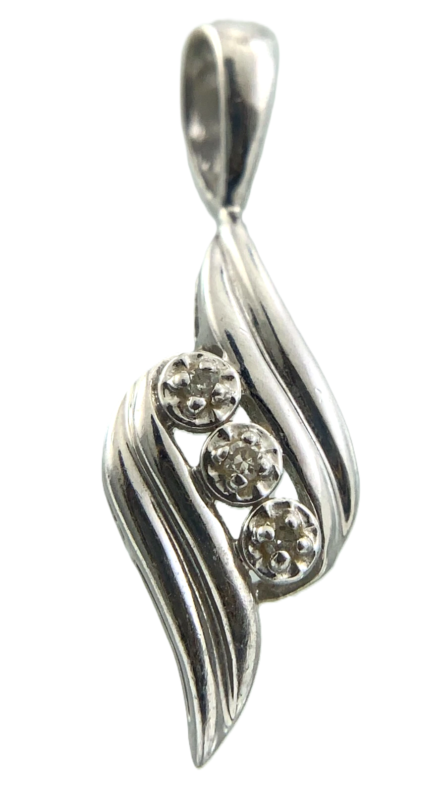 Allura 10K White Gold Pendant Elegant Charm AU112