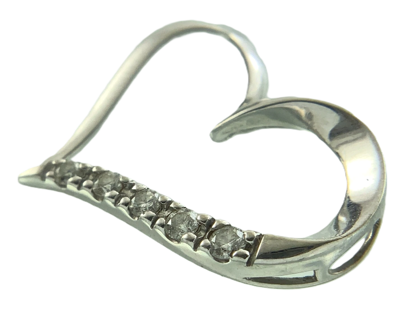 10K White Gold Diamond Heart Pendant Elegant Charm AU127