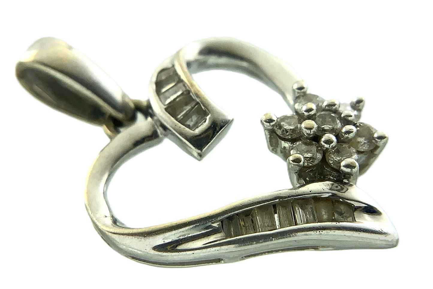 14K White Gold Diamond Snowflake Heart Pendant Charm AU135